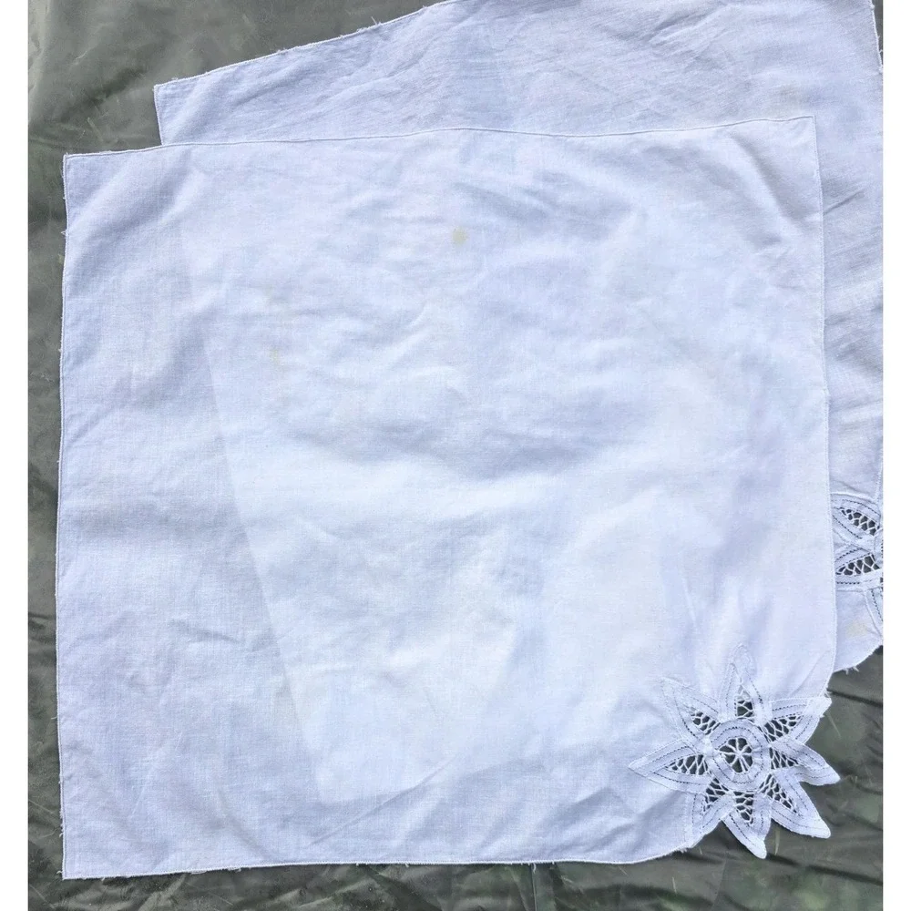 Vintage Round White Cotton Tablecloth 34